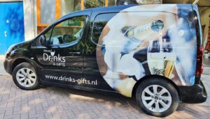 Carwrapping met A-merk folies, onderscheidende designs.