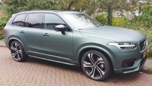 Carwrapping met A-merk folies, onderscheidende designs.