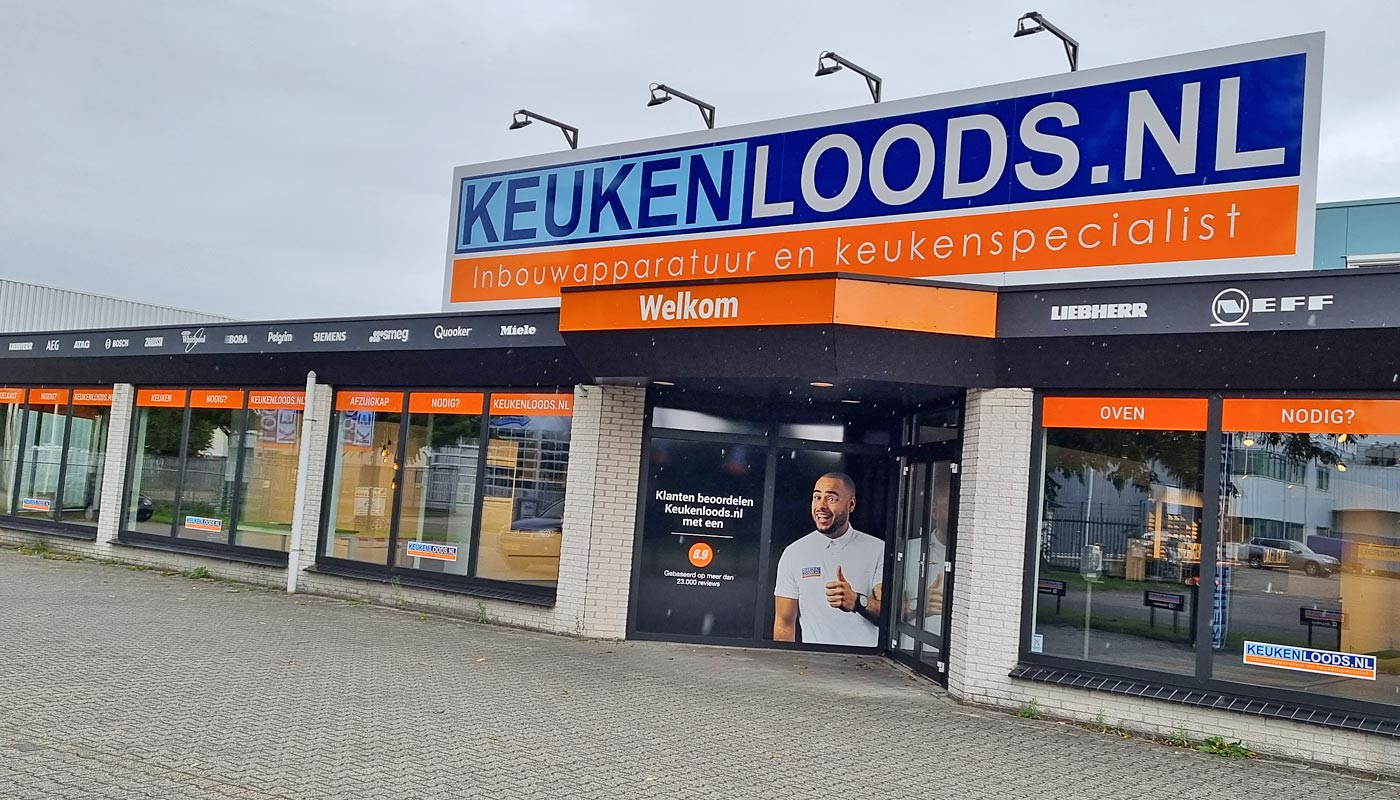 Gevelreclame, gevelsigning, winkels, bedrijfsgebouwen