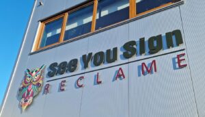 Gevelreclame, gevelsigning, winkels, bedrijfsgebouwen